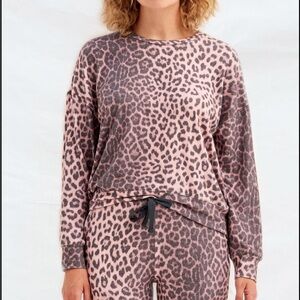 Sundry Size 1(small) animal print top with a subtle pink tone